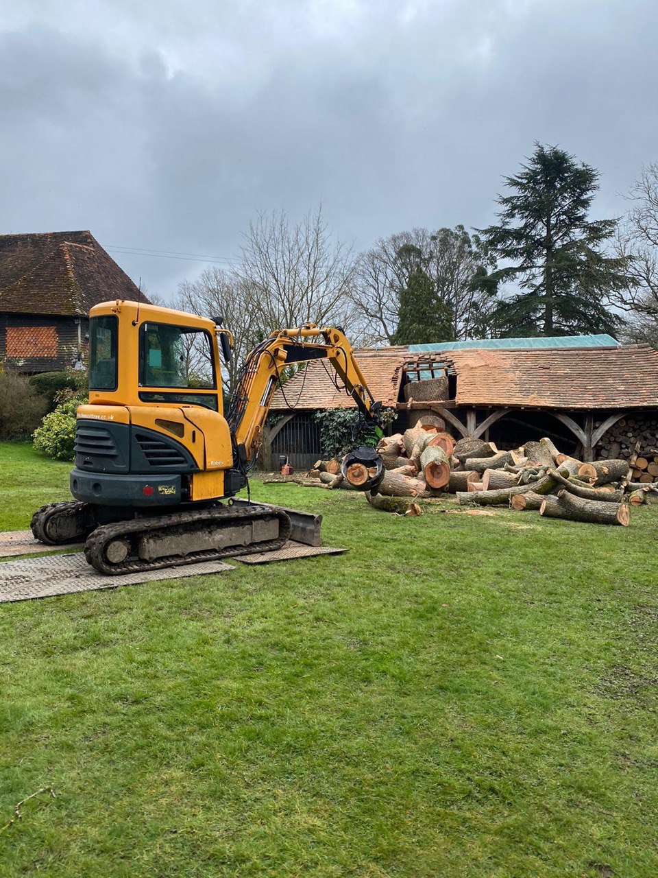 This is a photo of tree felling being carried out in Sheppey. All works are being undertaken by Sheppey Tree Surgeons